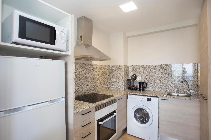 Apartamentos Maryciel By Mc بينايدورم الغرفة الصورة